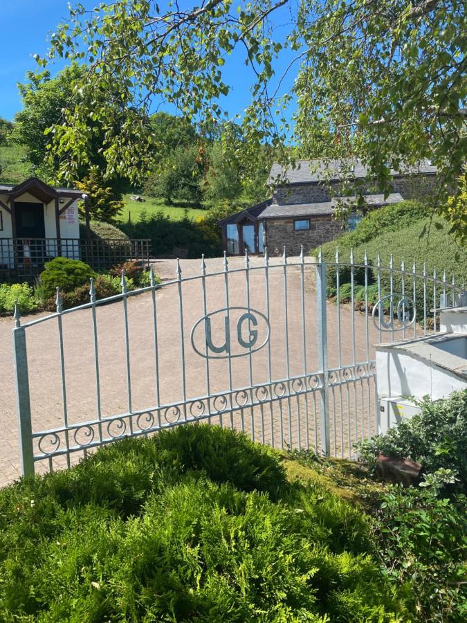 Upper Grippath Farm Holiday Cottages ニューポート エクステリア 写真