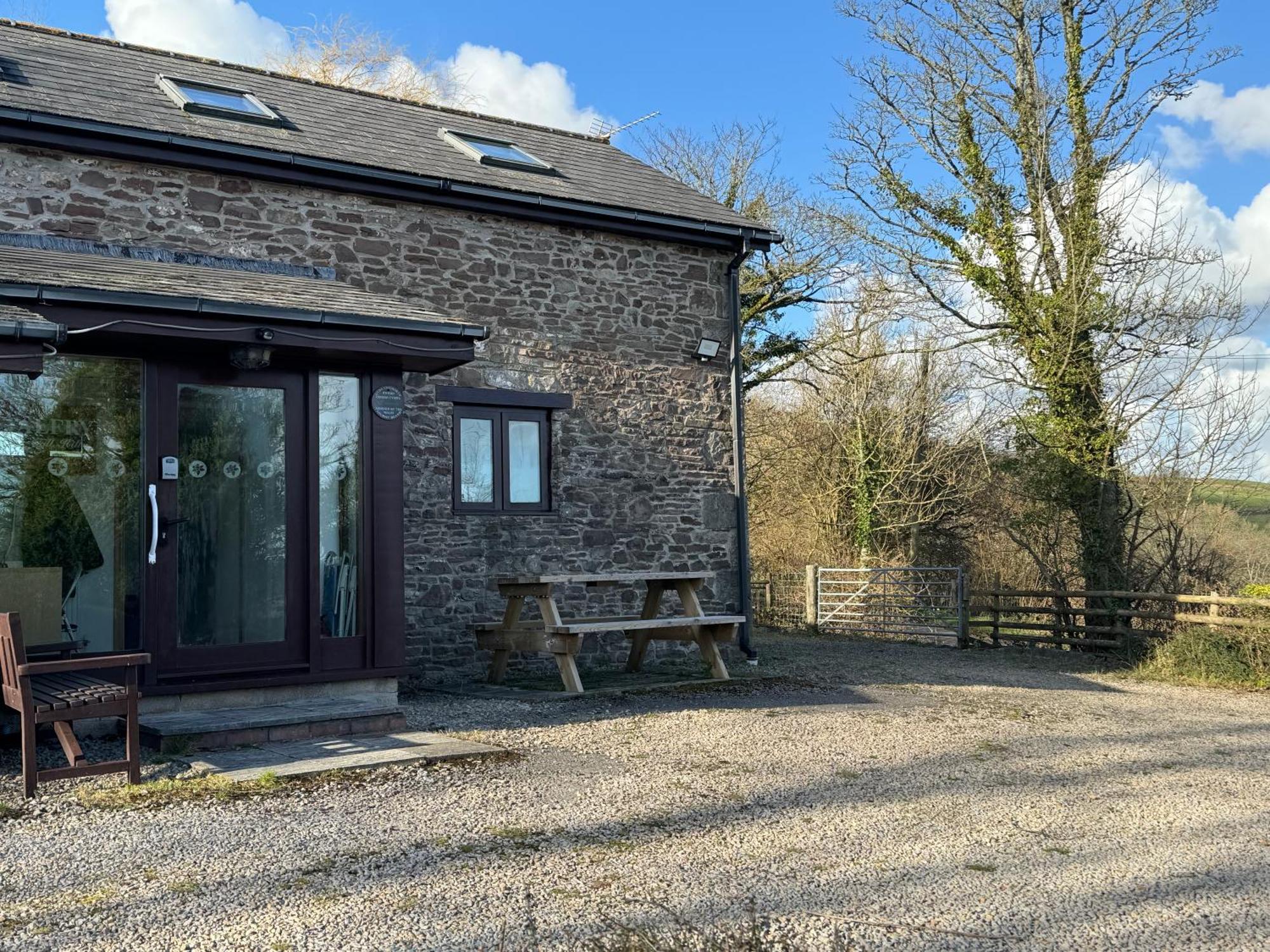Upper Grippath Farm Holiday Cottages ニューポート エクステリア 写真