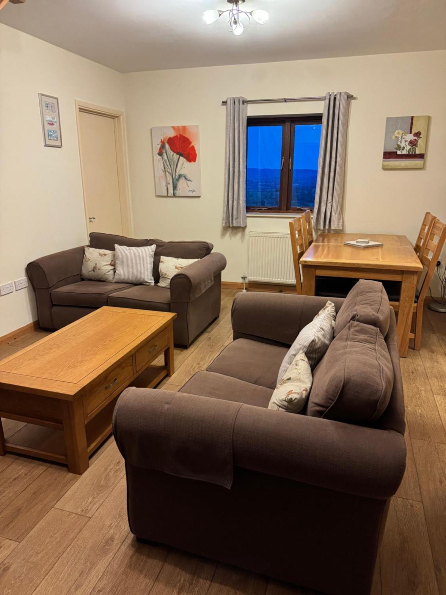 Upper Grippath Farm Holiday Cottages ニューポート エクステリア 写真